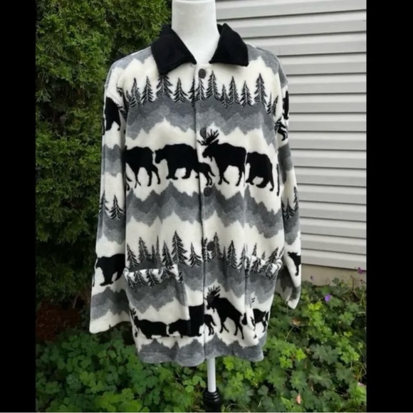 🎁🆕 Unisex-Oversized, or not-comfy soft fleece cardigan w/Canadian wildlife - Picture 9 of 16